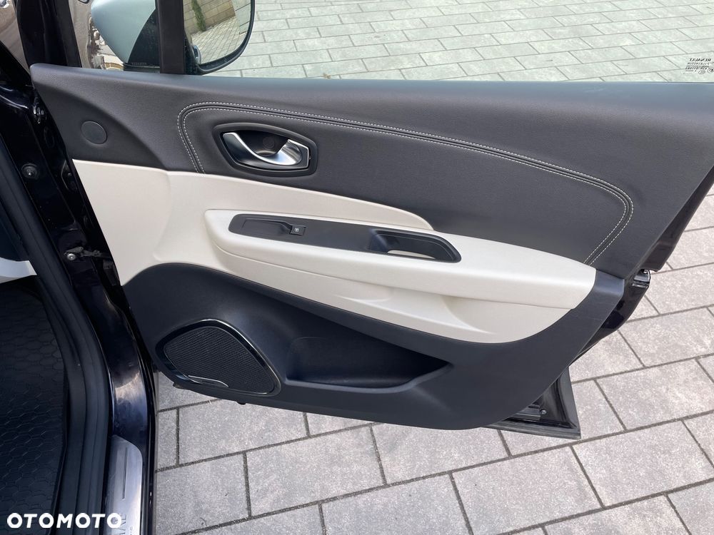 Renault Captur 1.2 Energy TCe Initiale Paris EDC - 8