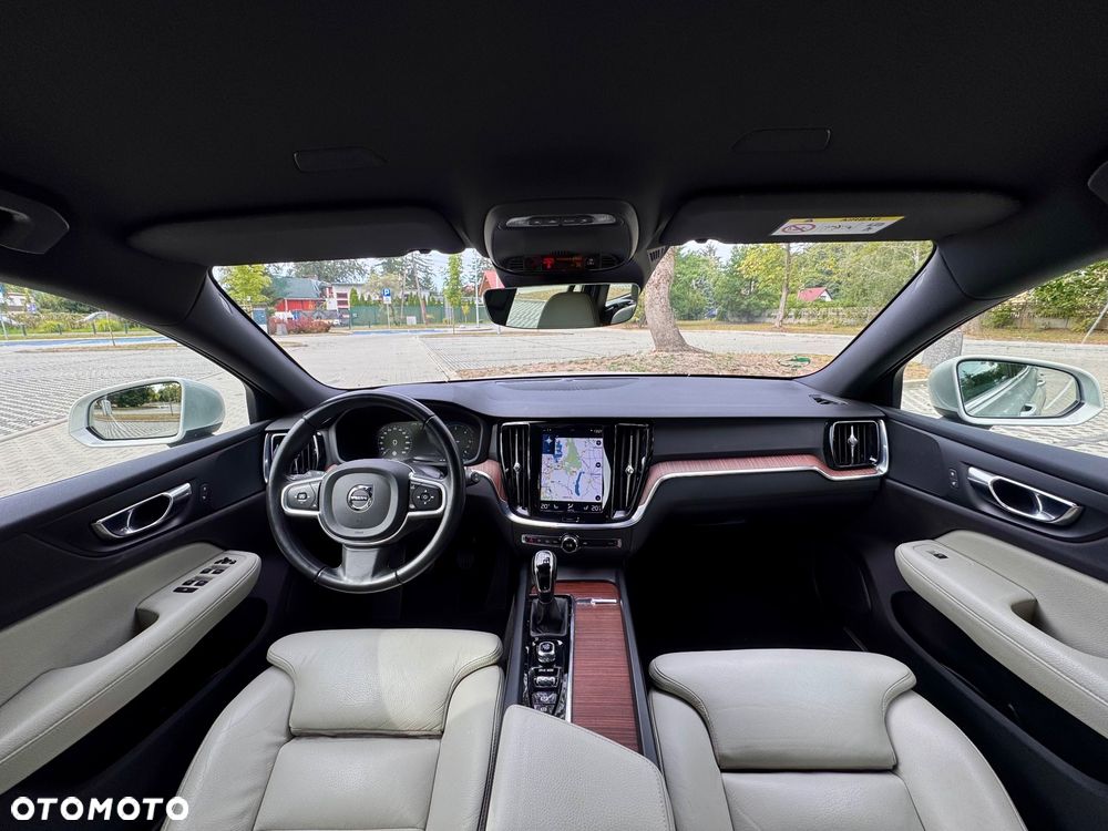Volvo V60 D3 Momentum Pro - 31