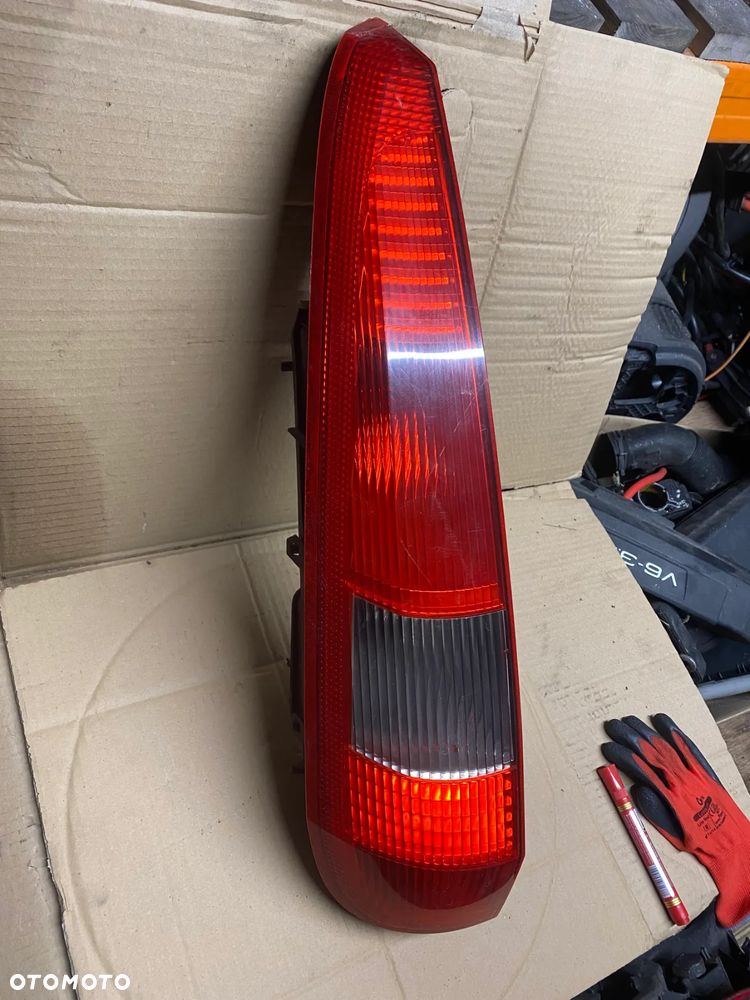 LAMPA TYLNA LEWA FORD FIESTA V 2S6113A603B - 2