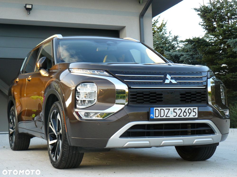 Mitsubishi Outlander - 2
