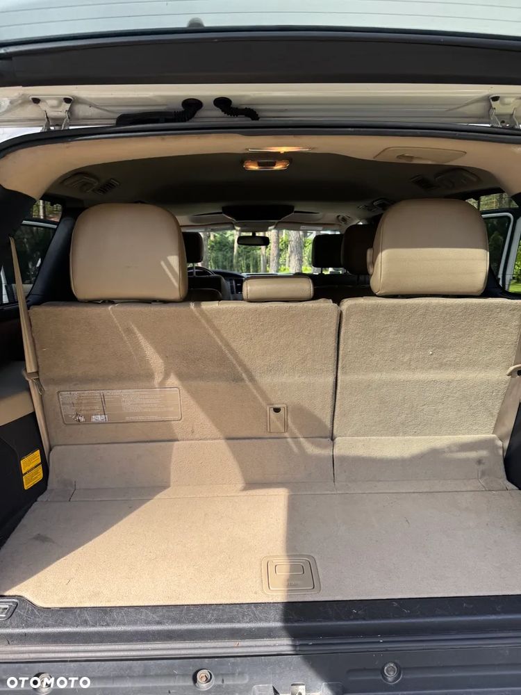 Toyota Sequoia - 16