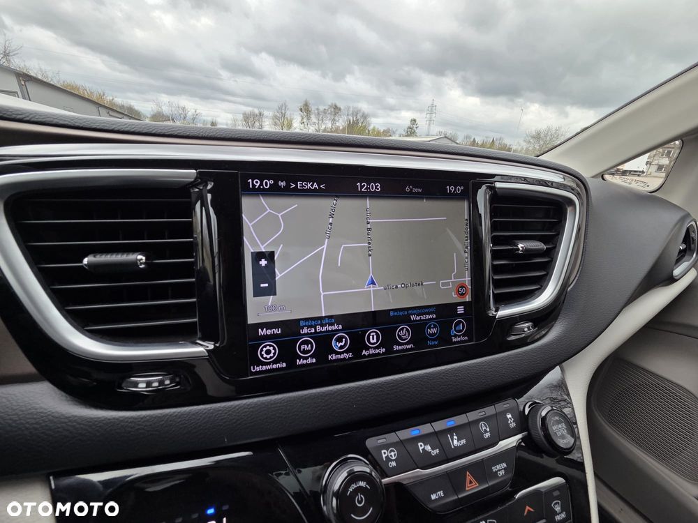 Chrysler Pacifica - 17