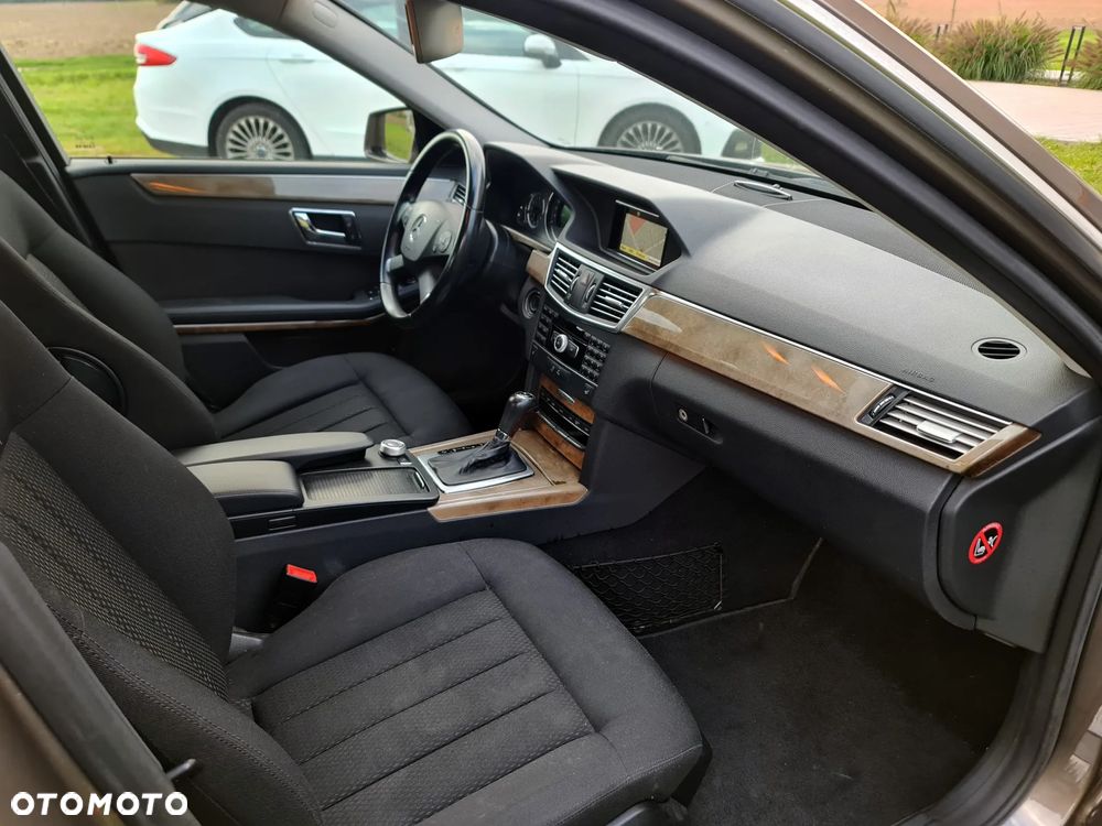 Mercedes-Benz Klasa E 200 CGI BlueEFFICIENCY 7G-TRONIC Elegance - 8