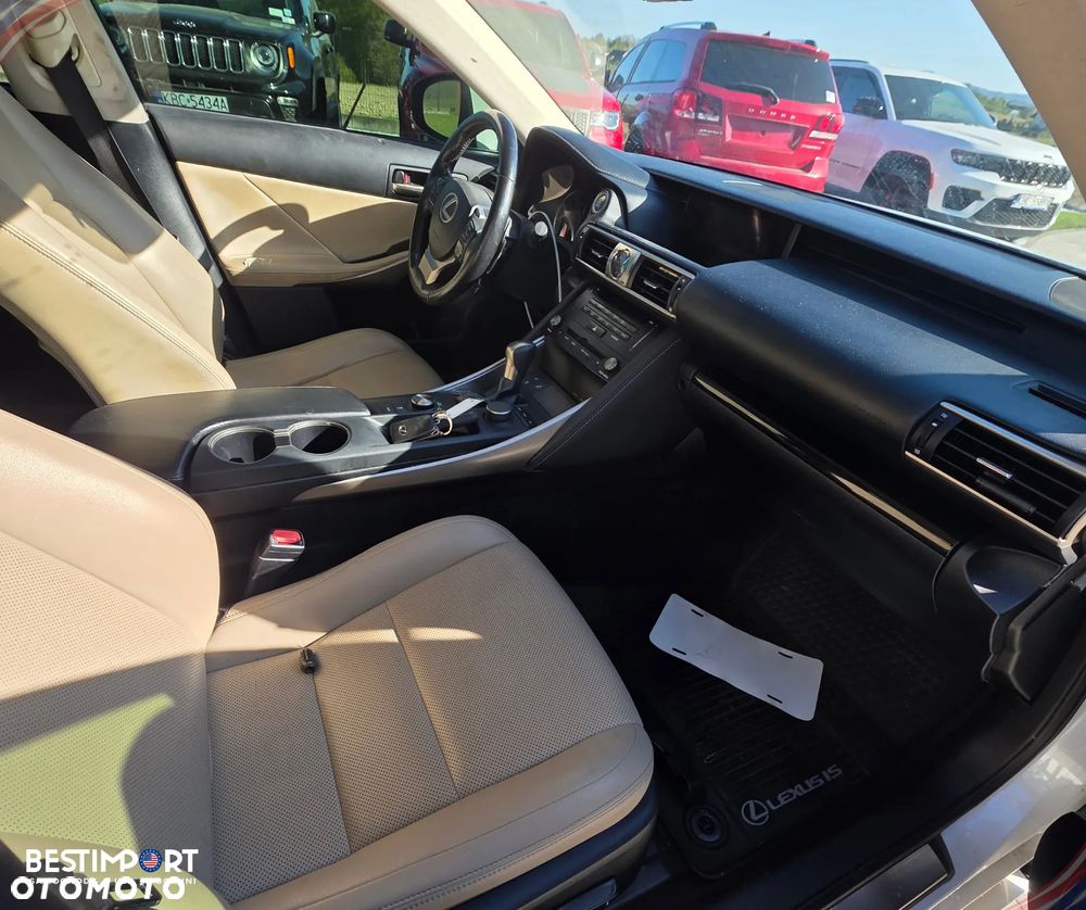 Lexus IS 200t / 300 Prestige - 9