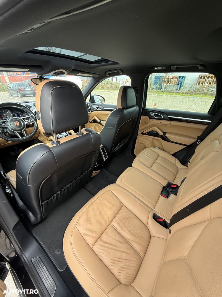 Porsche Cayenne Platinum Edition - 16