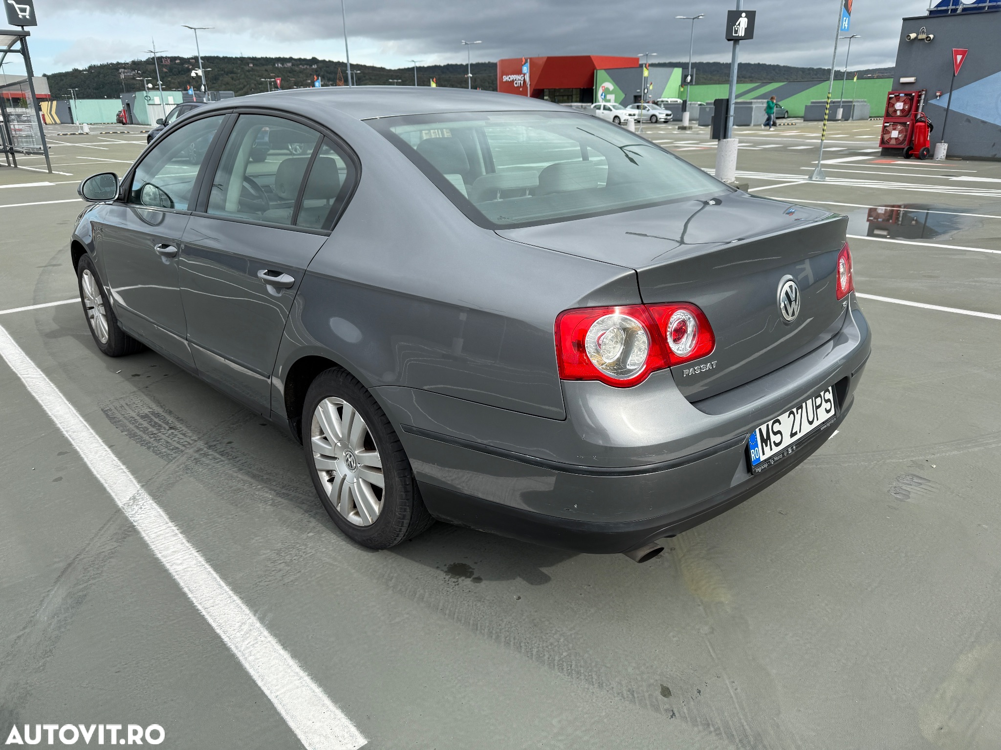 Volkswagen Passat 1.6 FSI Comfortline - 4
