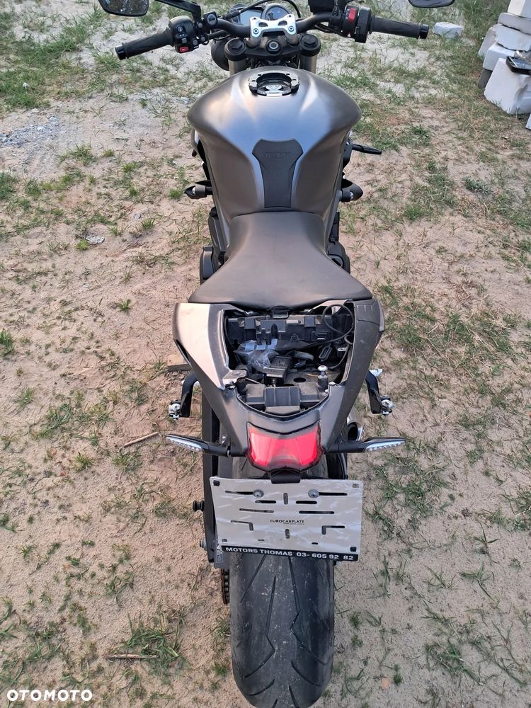Triumph Street Triple - 4