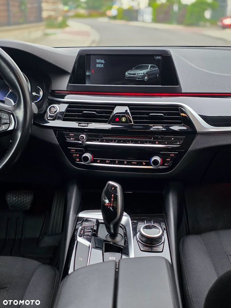BMW Seria 5 520d xDrive - 14