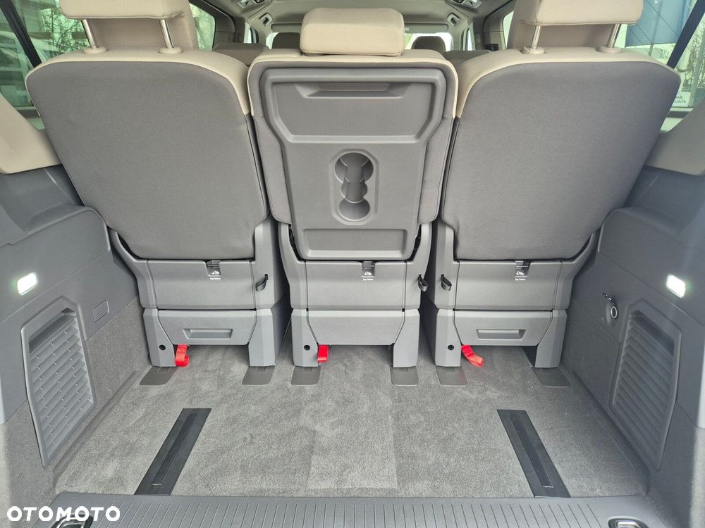 Volkswagen multivan Multivan Family L2 silnik: 2,0 l TDI SCR 150 KM / skrzynia biegów: 7-biegowa DSG rozstaw osi: 3124 mm - 24