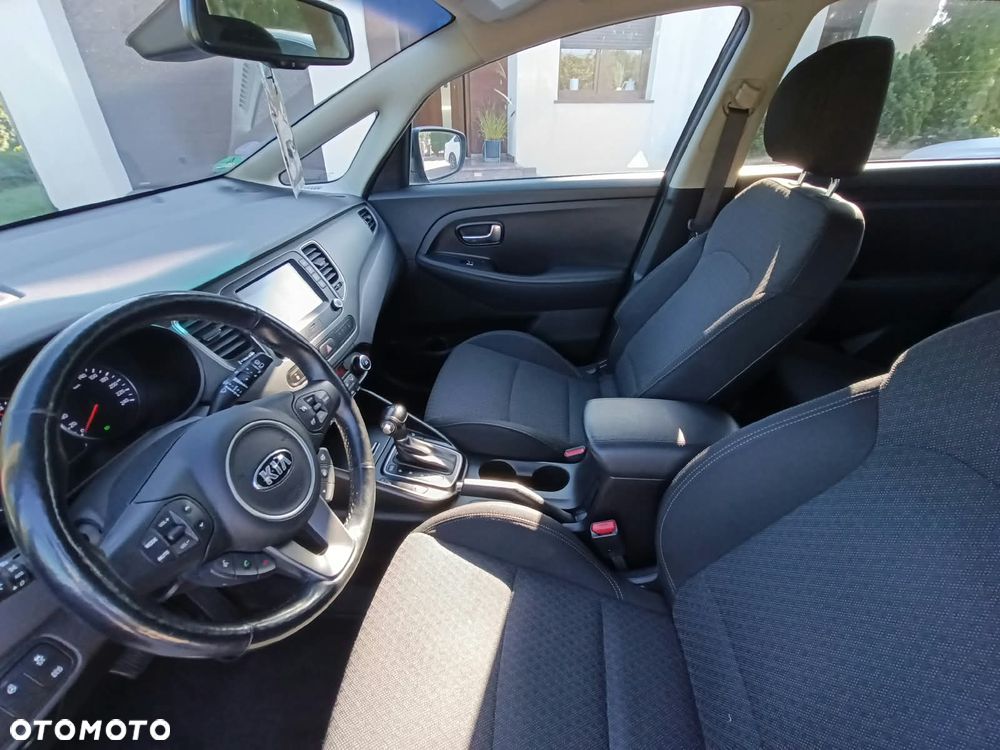 Kia Carens - 10