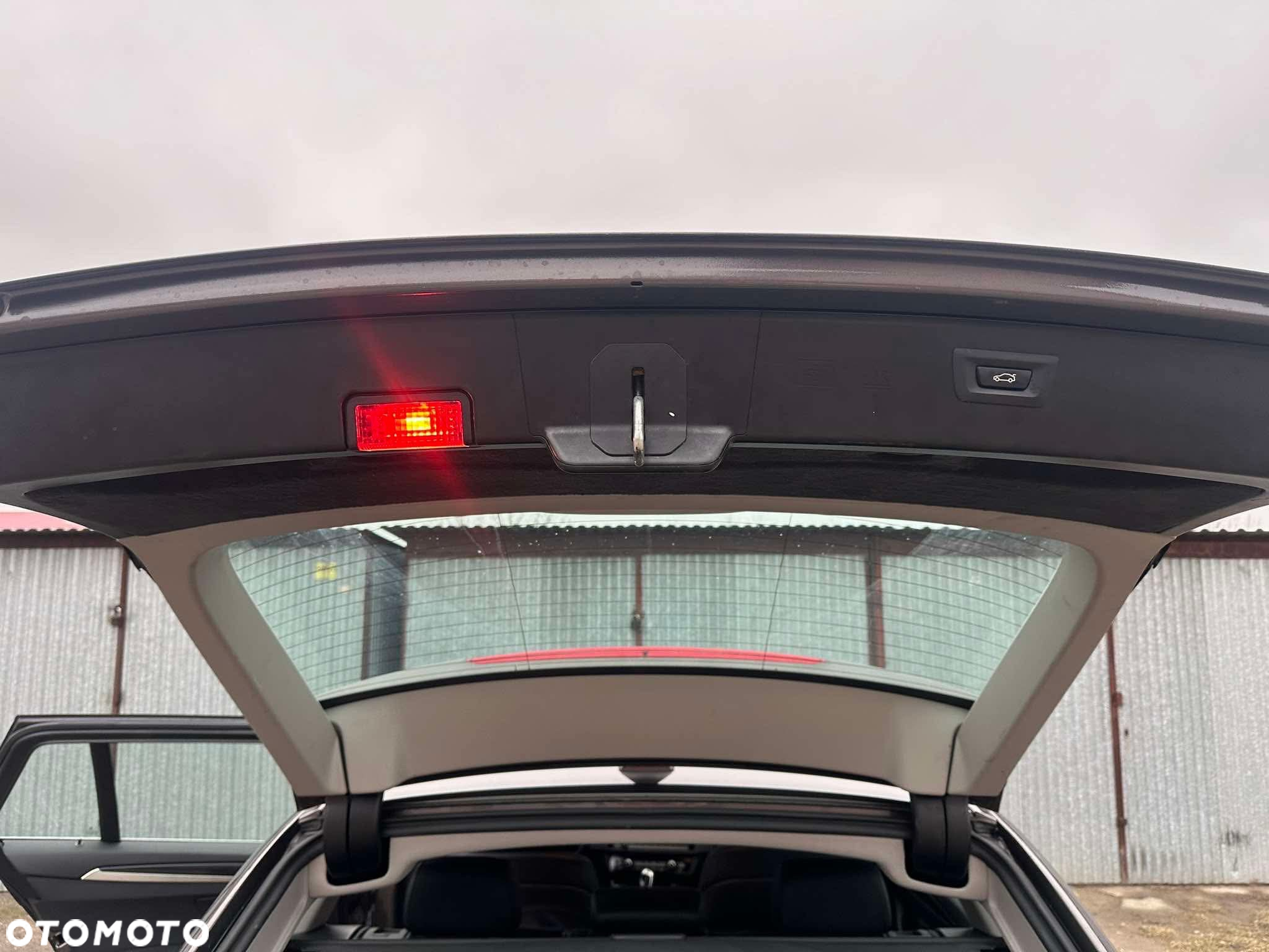 BMW Seria 5 523i Touring - 16