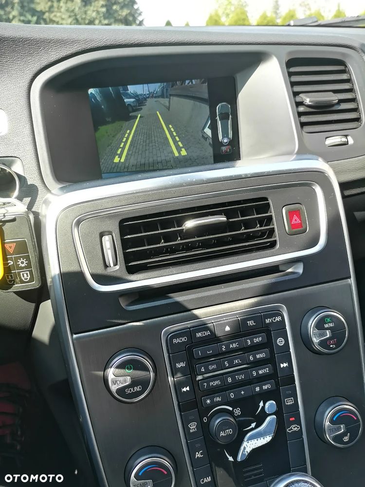 Volvo V60 D6 AWD Plug-in Hybrid Summum - 18