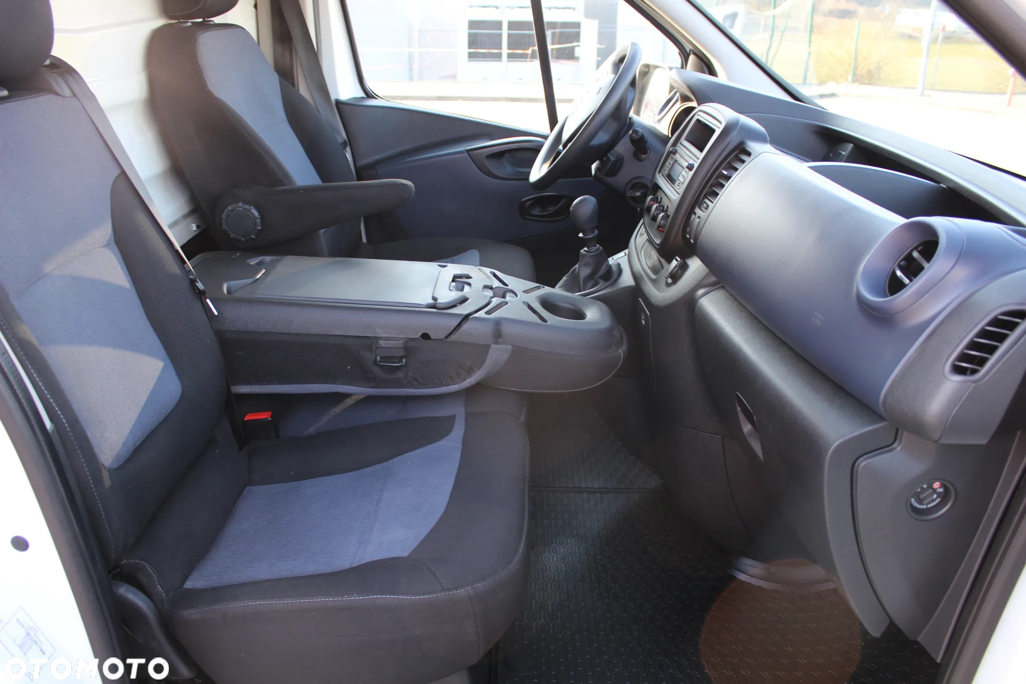 Opel Vivaro - 18