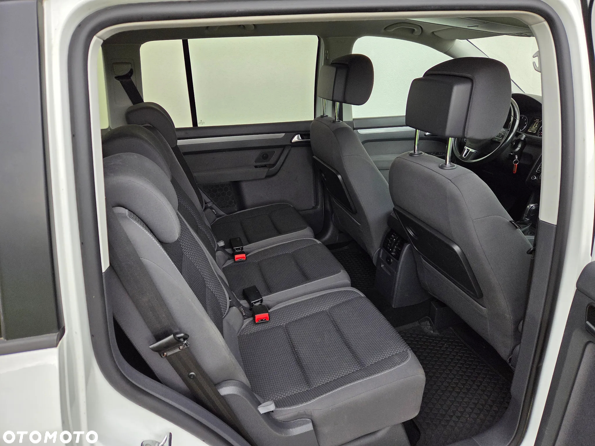 Volkswagen Touran - 14