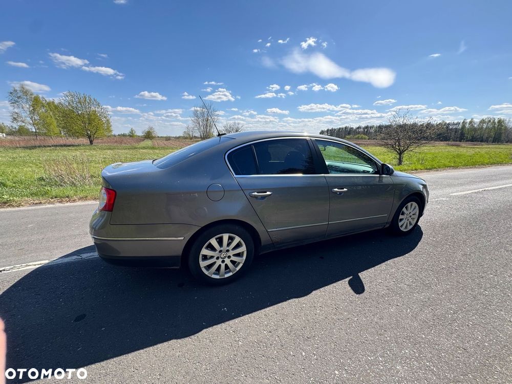 Volkswagen Passat 2.0 TDI DPF Comfortline - 5