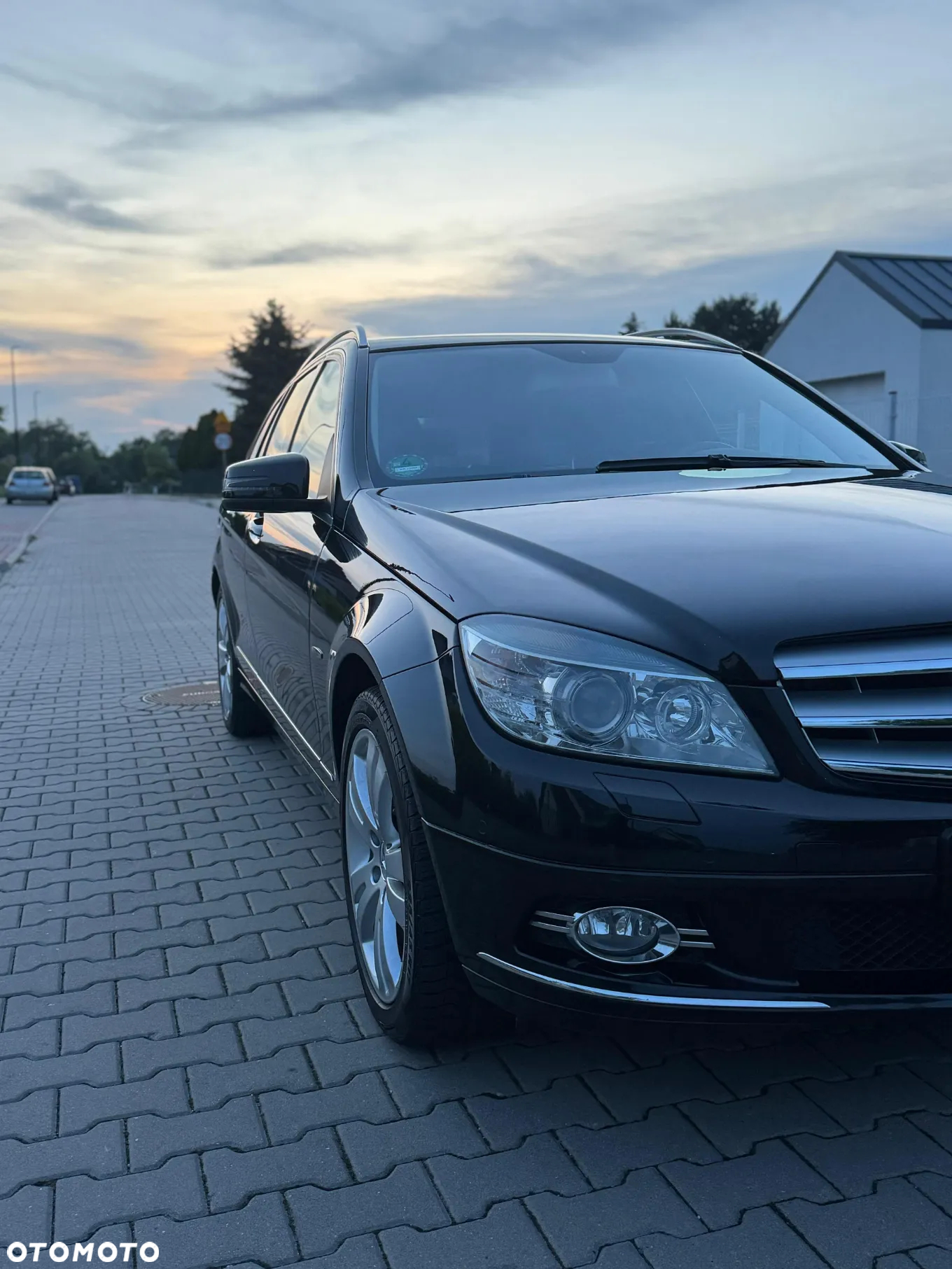Mercedes-Benz Klasa C 200 T (BlueEFFICIENCY) 7G-TRONIC Avantgarde - 4