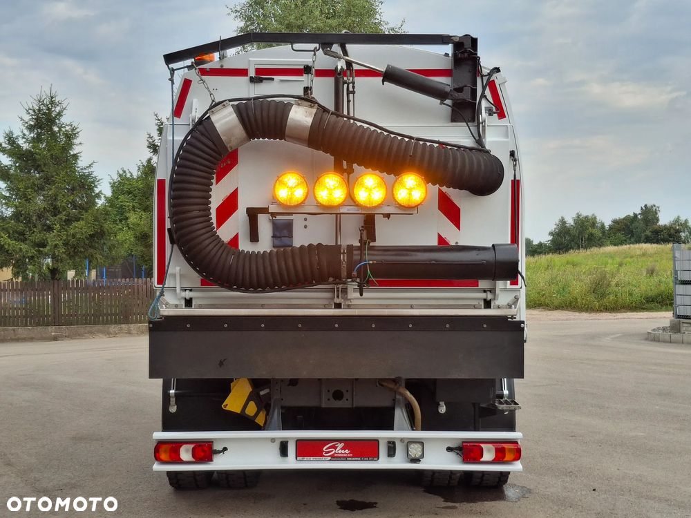 Mercedes-Benz Econic 1827 Zamiatarka FAUN Viajet EURO 6 PM10 Dodatkowy Silnik W Zabudowie Dodatkowa Szczotka Odchwaszczarka Dodatkowy Zbiornik Wody Rura do Liści Studzienek Samochód Jak Nowy 860 km Przebiegu 2023 Rok Zamiatarka Uliczna - 17