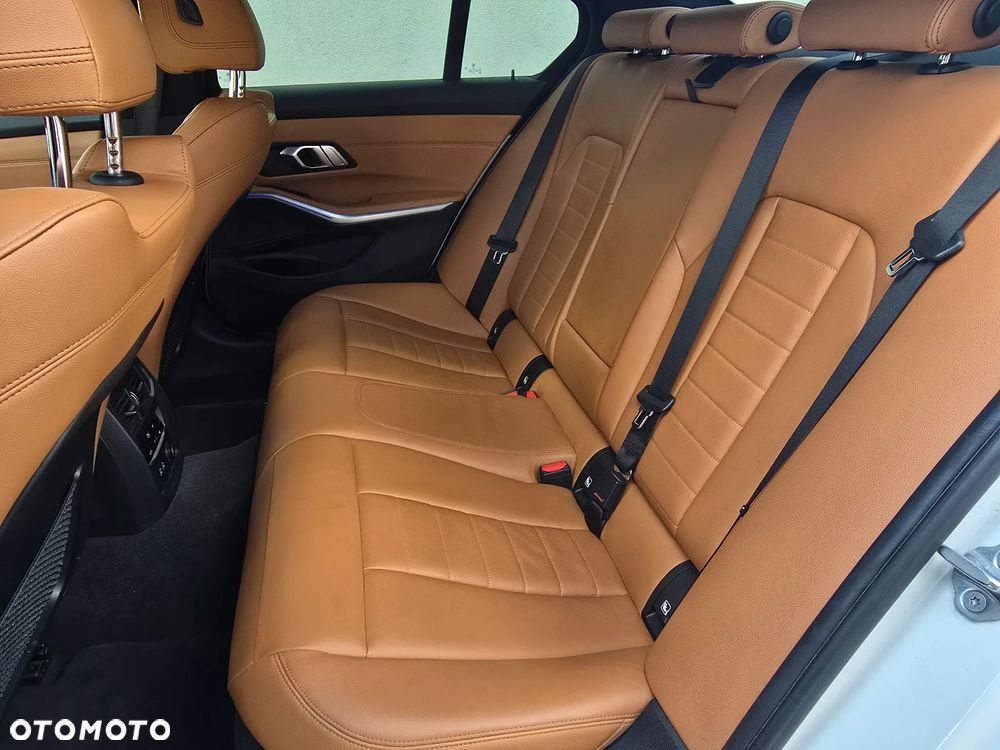 BMW Seria 3 320d xDrive M Sport - 8