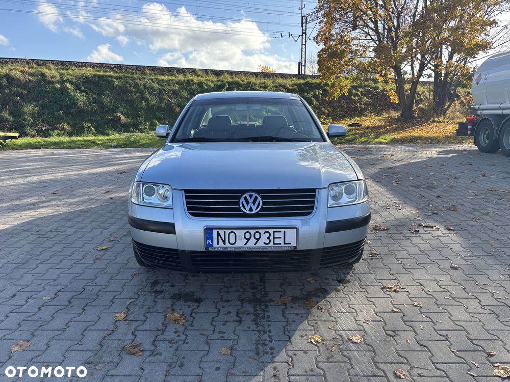 Volkswagen Passat - 1