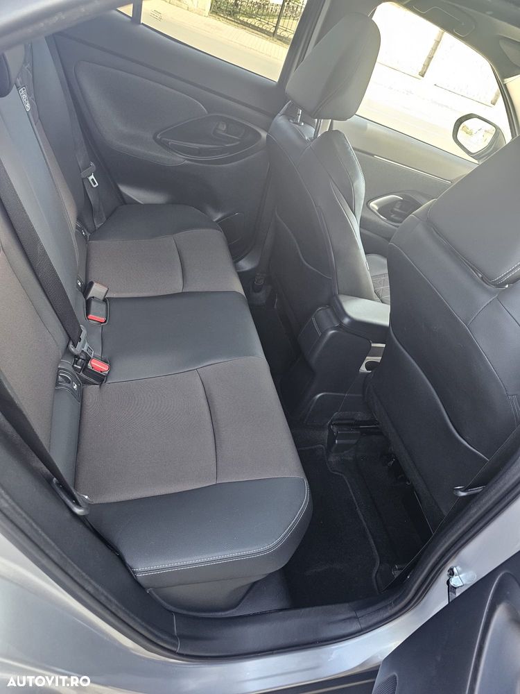 Toyota Yaris 1.5 VVT-i HSD Active - 14