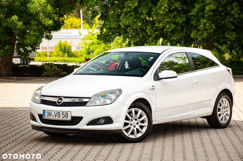 Opel Astra GTC 1.6 - 15