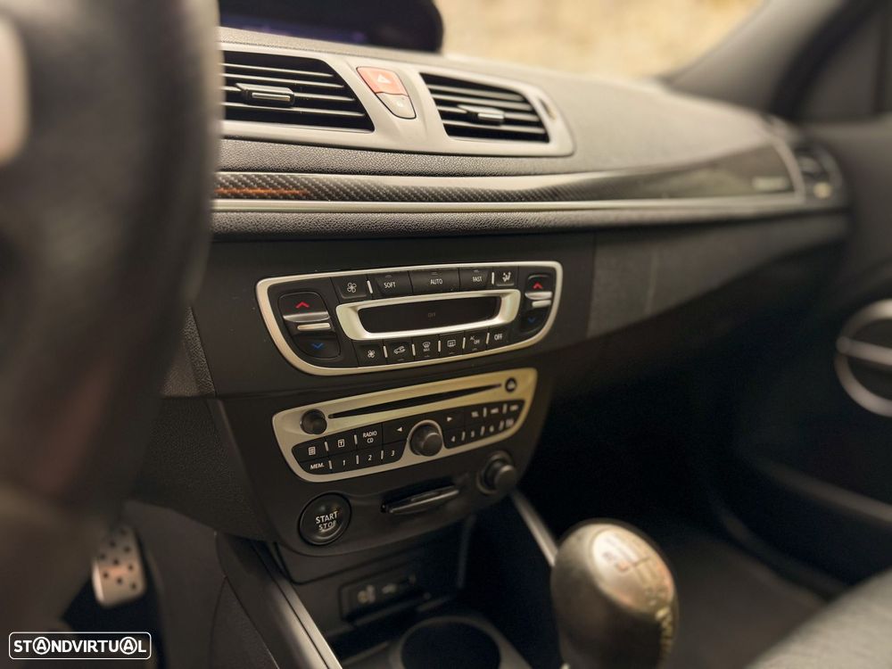 Renault Mégane Coupe 2.0 T 16V RS - 33