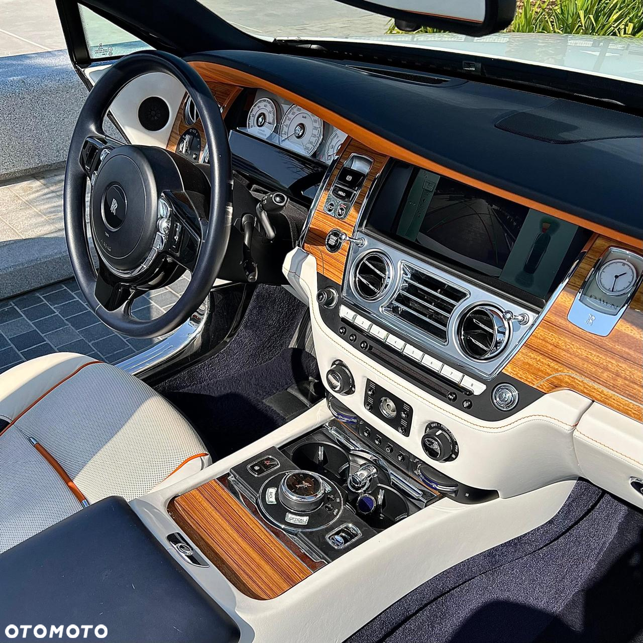 Rolls-Royce Dawn Standard - 18