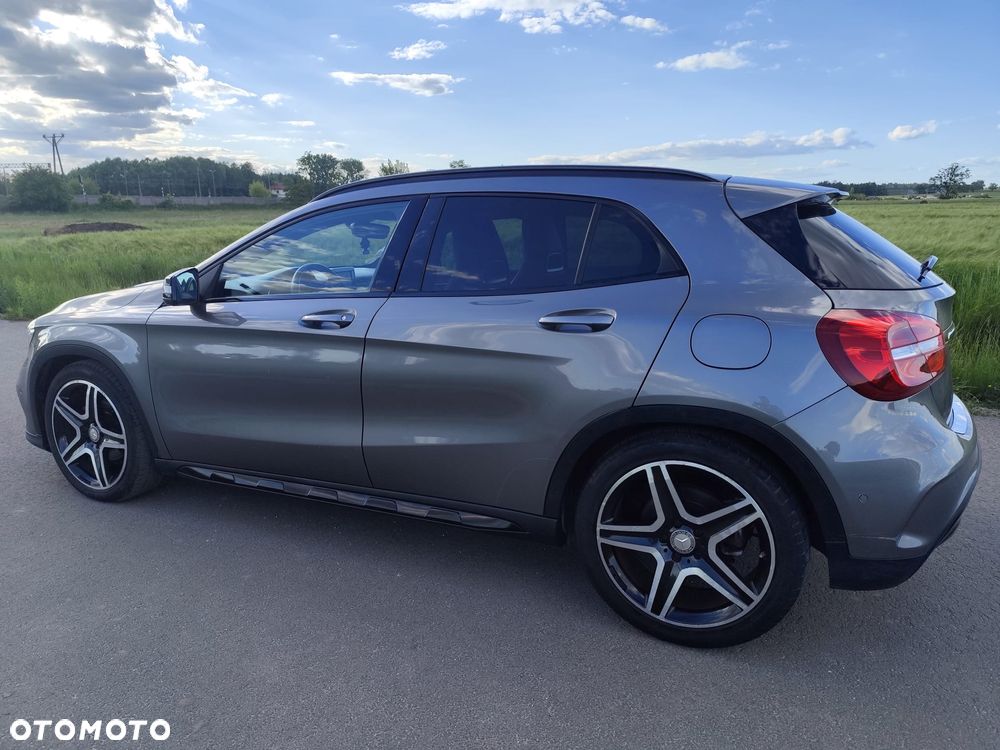 Mercedes-Benz GLA - 8