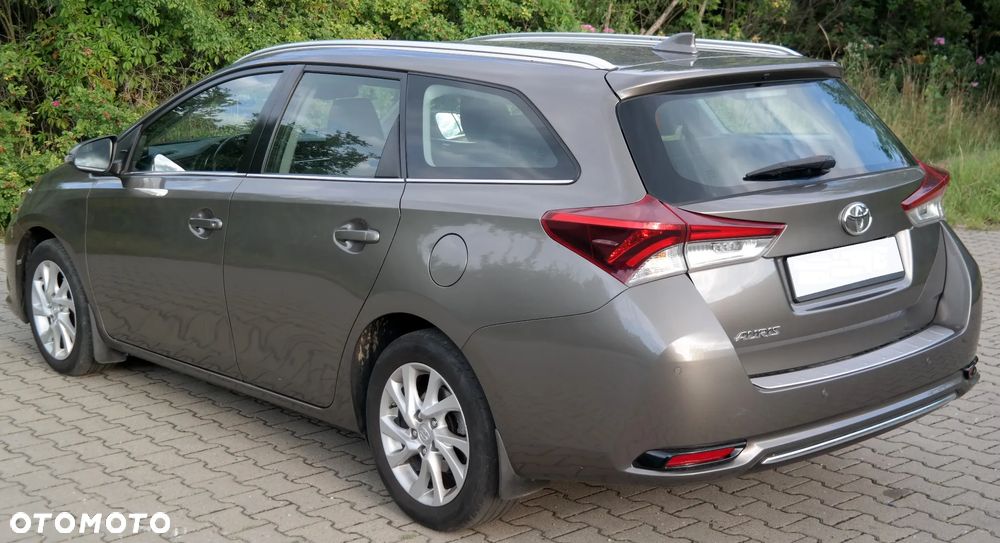 Toyota Auris 1.6 Premium - 3