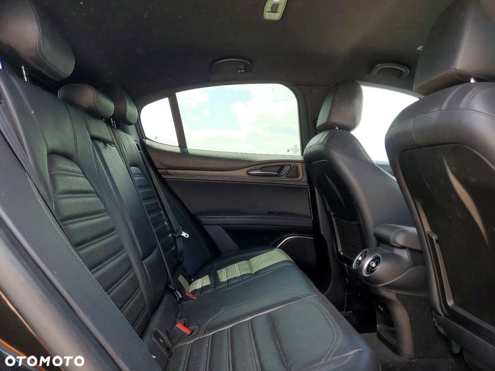 Alfa Romeo Stelvio 2.0 Turbo 16V AT8-Q4 Ti - 10