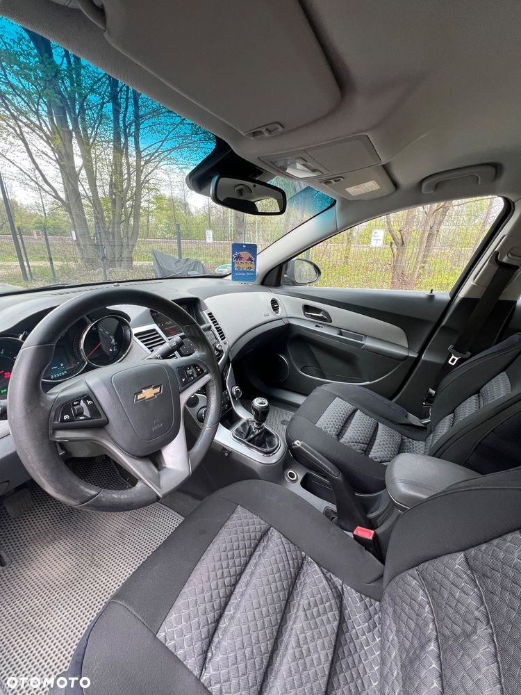 Chevrolet Cruze 1.8 LT - 10