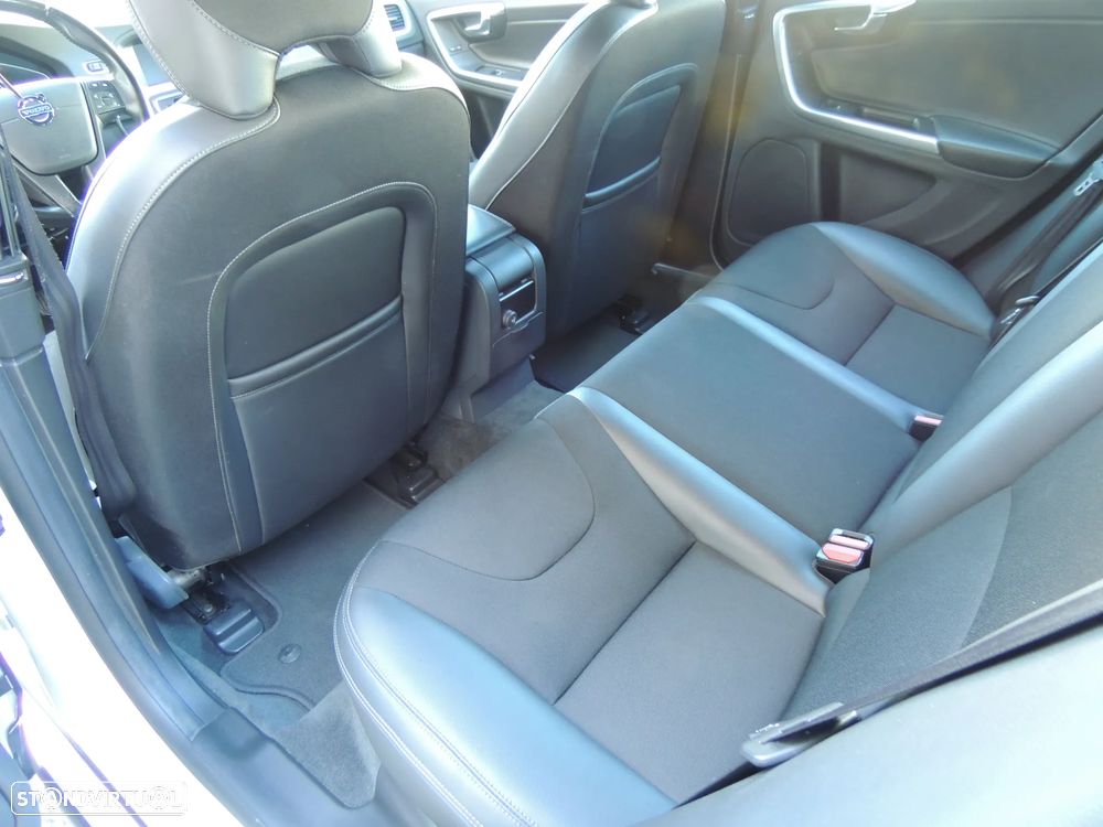 Volvo V60 D3 Geartronic Business Edition - 19