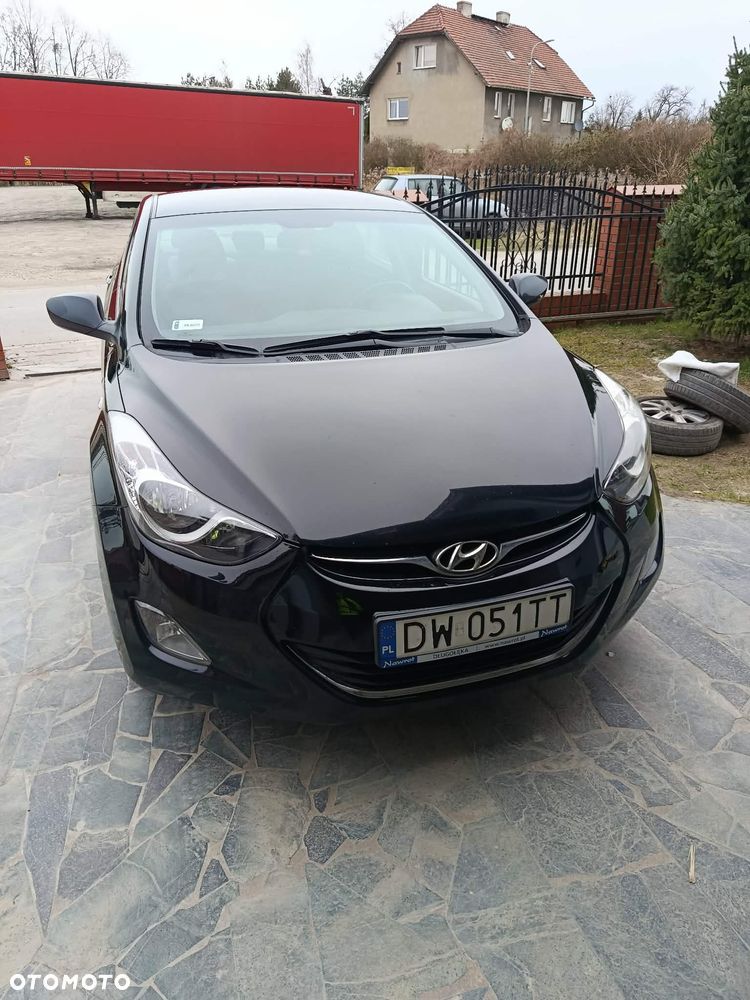 Hyundai Elantra 1.6 Comfort - 12