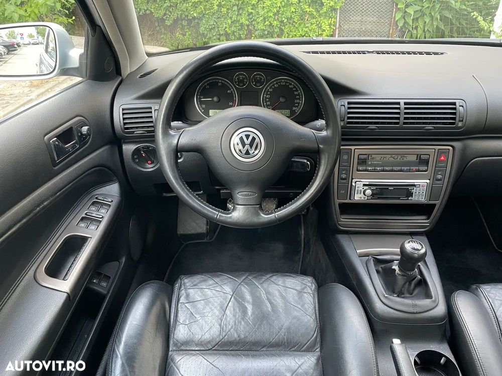 Volkswagen Passat 1.9 TDI Highline - 18