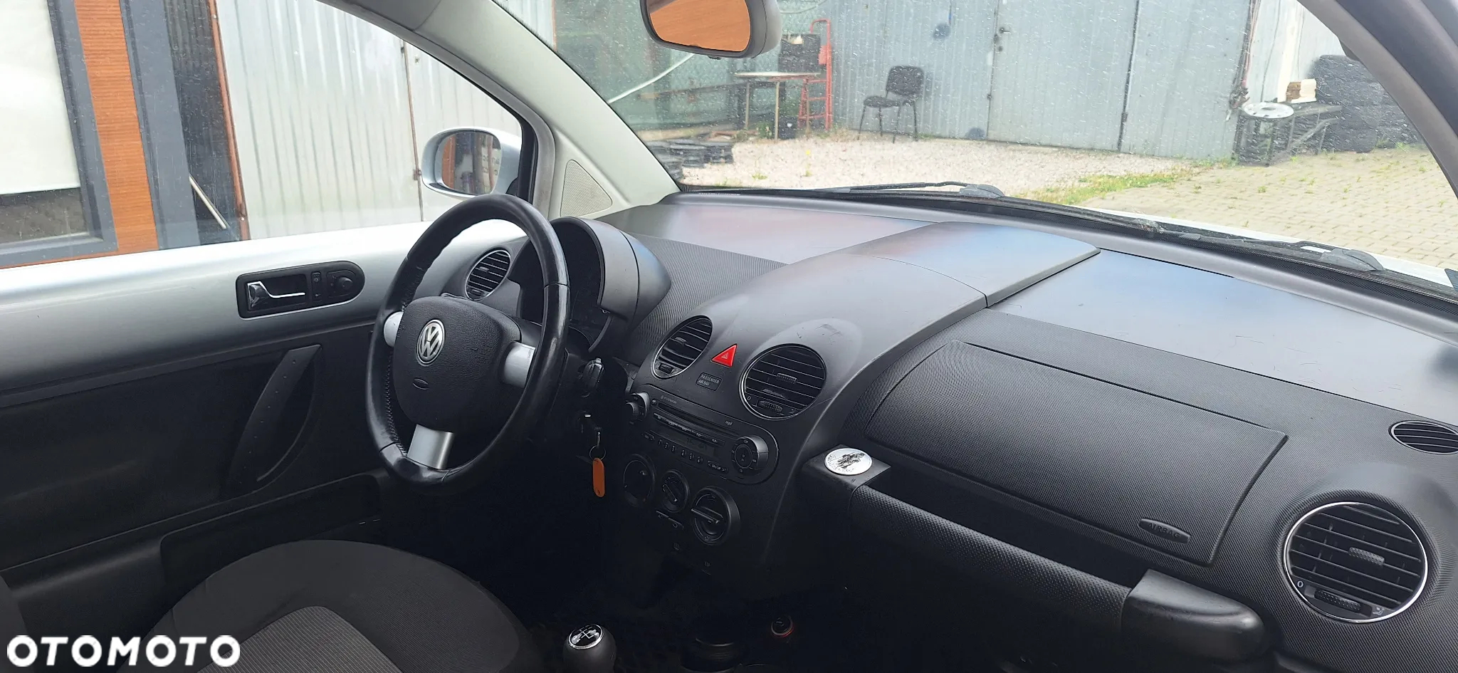 Volkswagen New Beetle - 8