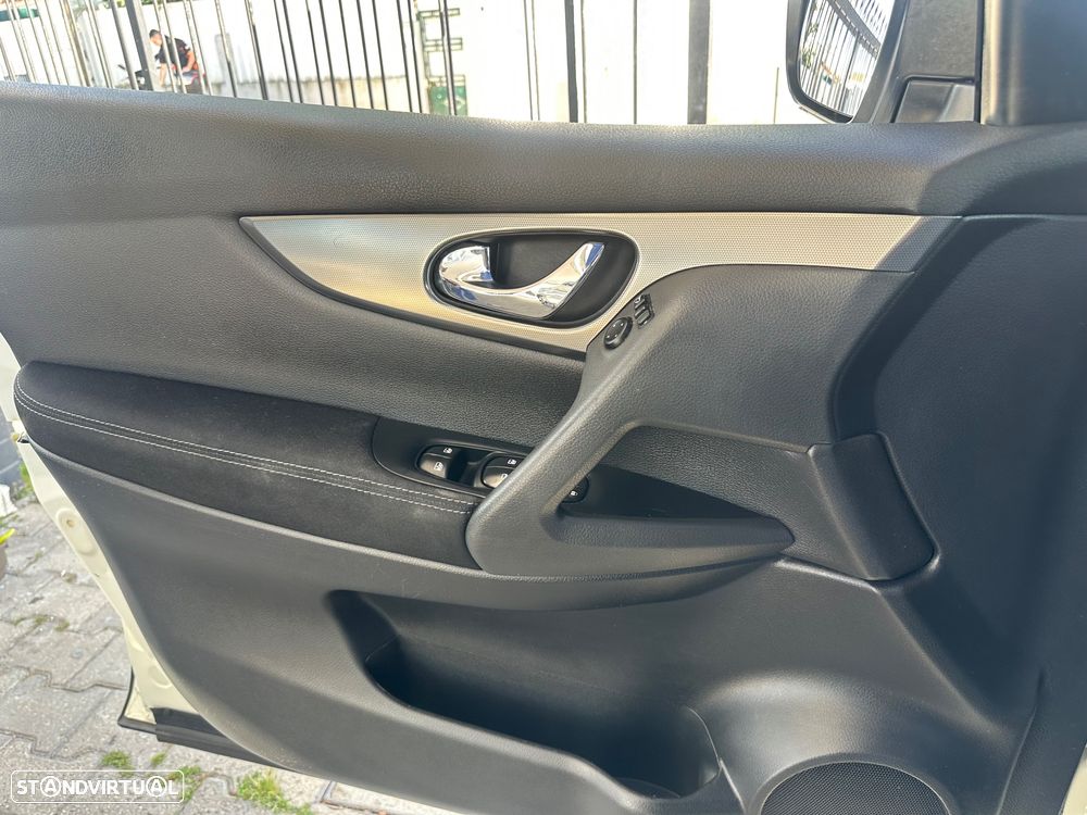 Nissan Qashqai 1.6 dCi Xtronic TEKNA+ - 14
