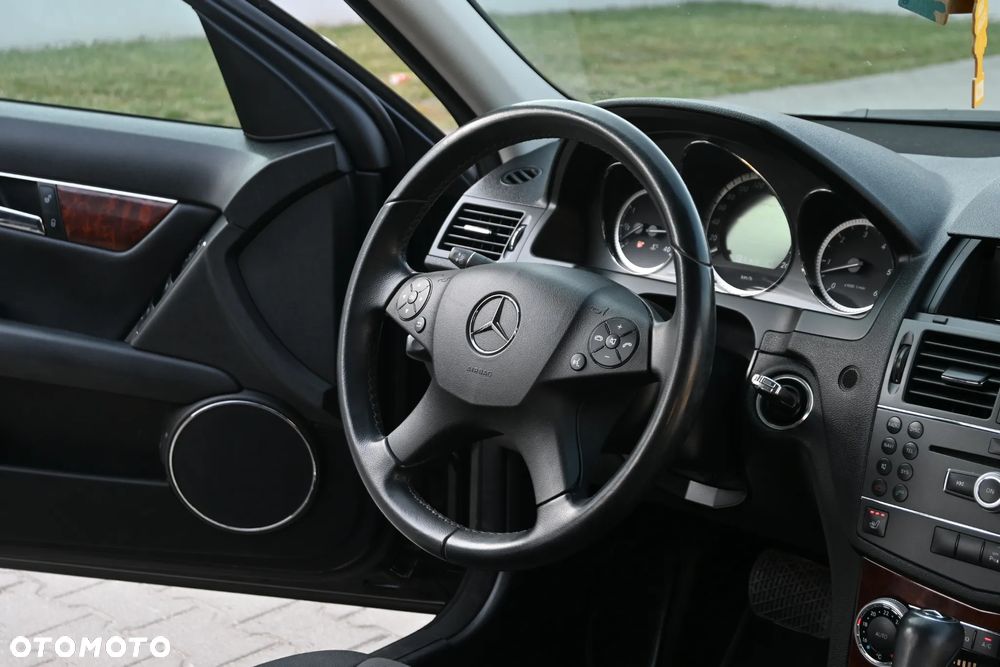 Mercedes-Benz Klasa C 350 CDI DPF 7G-TRONIC BlueEFFICIENCY Avantgarde - 38