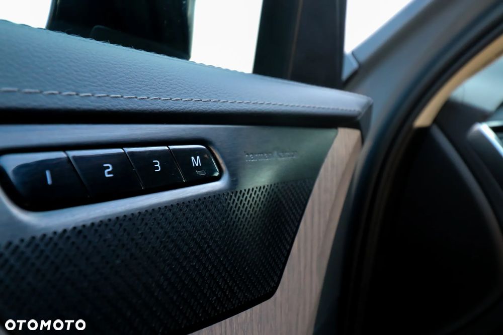 Volvo XC 90 T8 AWD Plug-In Hybrid Plus Dark 7os - 18