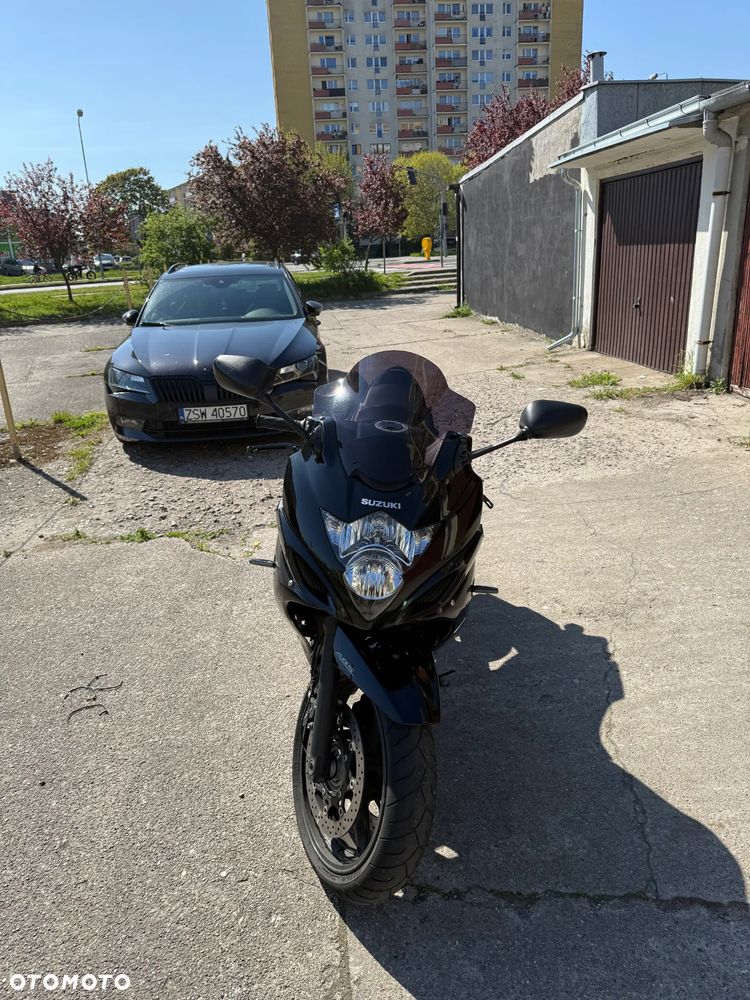 Suzuki GSX - 12