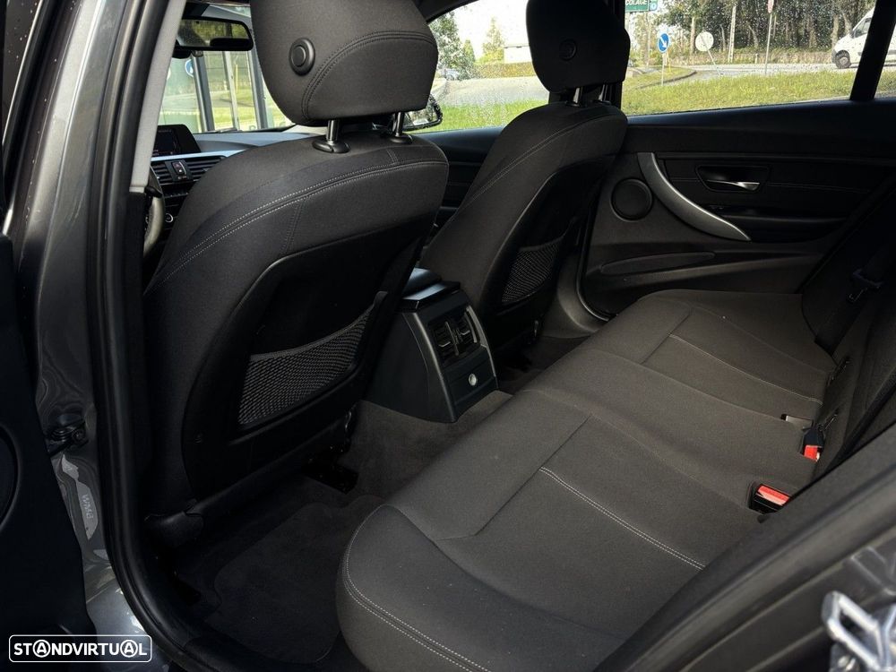 BMW 318 d Pack M - 11