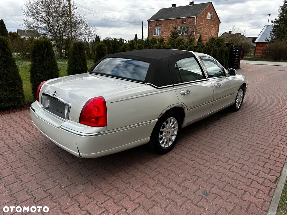 Lincoln Town Car - 15