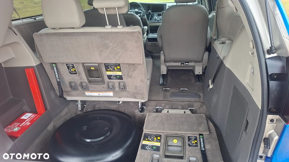 Toyota Sienna 3.5 XLE AWD - 7