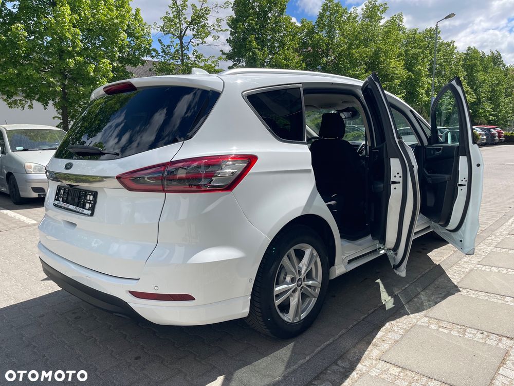 Ford S-Max - 17