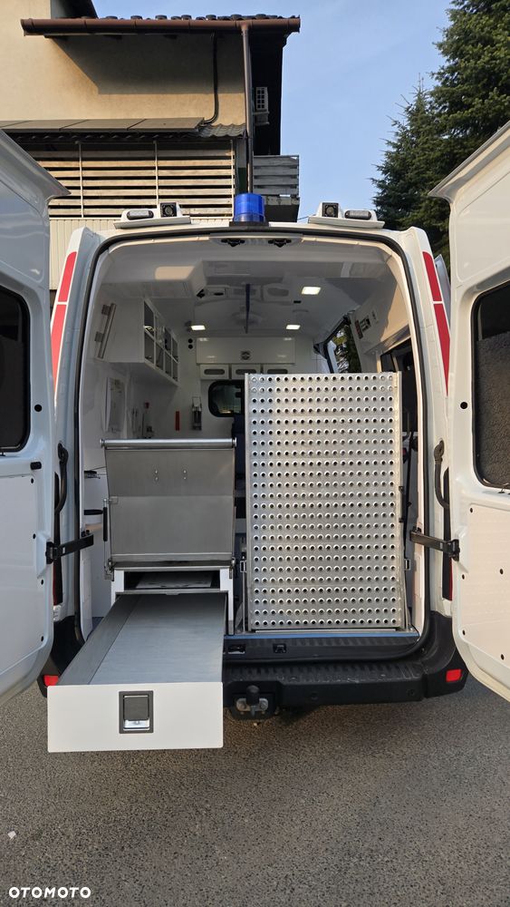 Renault Master Ambulans karetka - 14