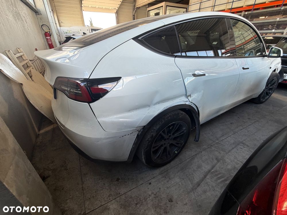 Tesla Model Y RWD - 4