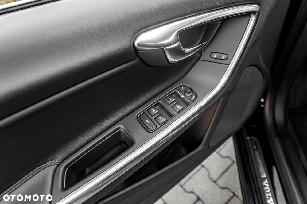 Volvo V60 D3 Geartronic Summum - 24