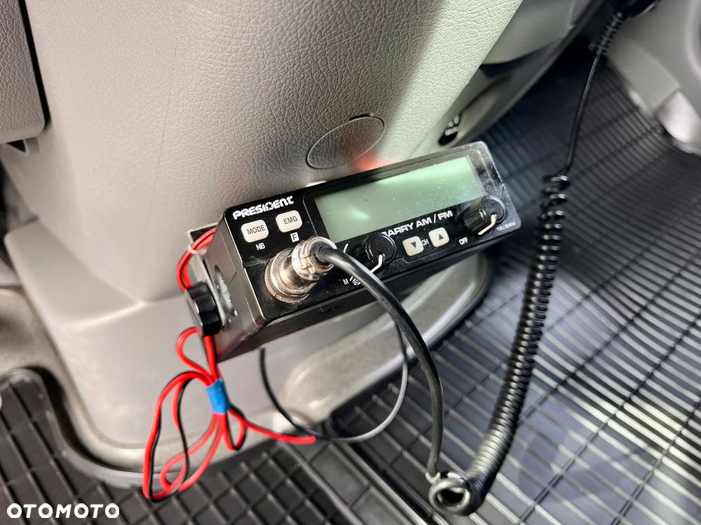 Volkswagen CRAFTER 7 OSÓB / SALON POLSKA / BEZWYPADKOWY / PIERWSZY WŁAŚCICIEL / 2.0 140KM ! ! - 18