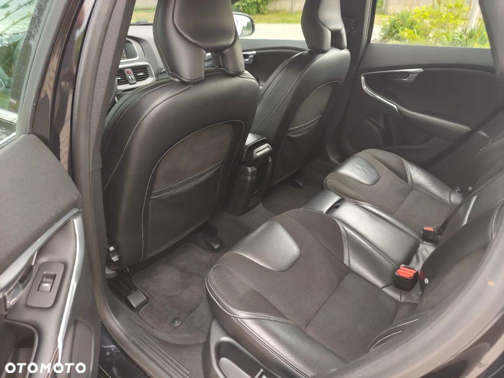 Volvo V40 D2 R Design - 19