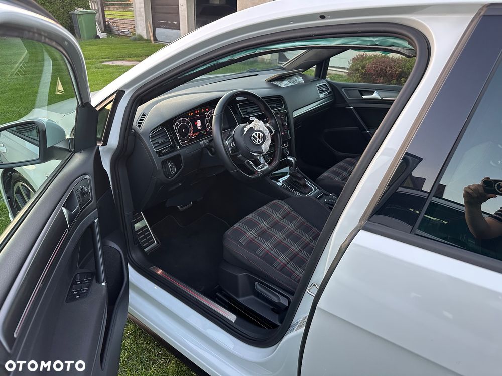 Volkswagen Golf GTI (BlueMotion Technology) DSG Performance - 27