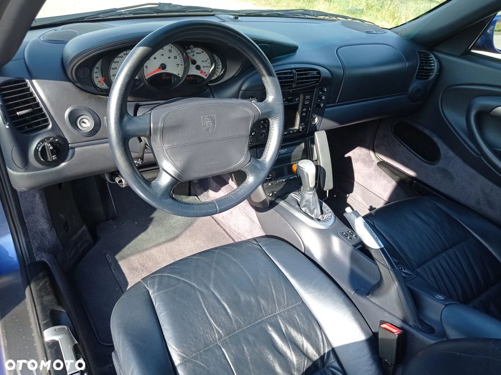 Porsche 911 Carrera - 12